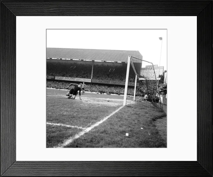 Framed Print : Southampton v Watford, FA Cup match at The Dell, Saturday 30th January 1960 Framed Print : Southampton v Watford, FA Cup match at The Dell, Saturday 30th January 1960