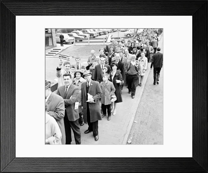 Framed Print : Manchester United v Southampton, FA Cup semi final match at Villa Park Framed Print : Manchester United v Southampton, FA Cup semi final match at Villa Park