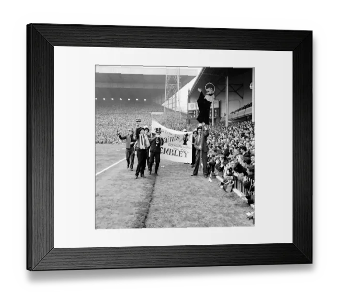 Framed Print : Manchester United v Southampton, FA Cup semi final match at Villa Park