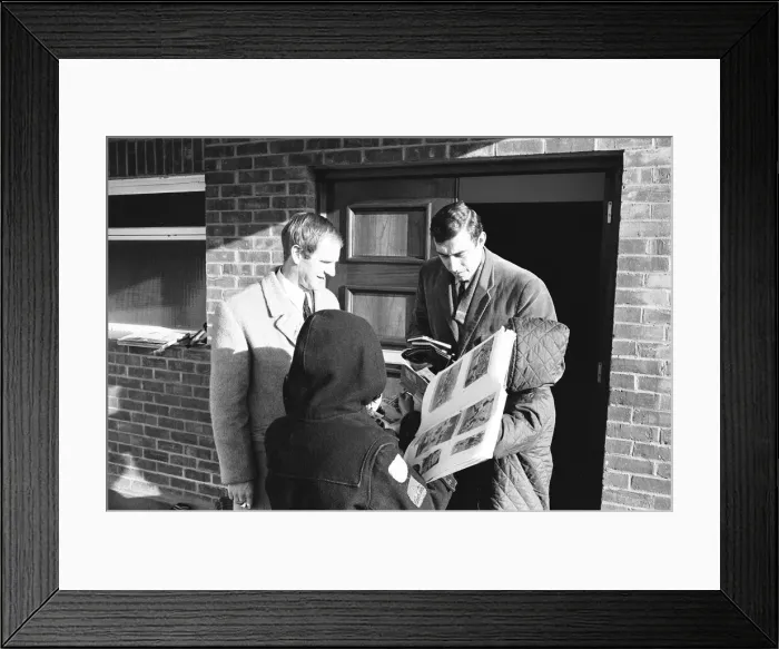 Framed Print : Frank Saul arrives at Southampton, and Martin Chivers leaves Framed Print : Frank Saul arrives at Southampton, and Martin Chivers leaves