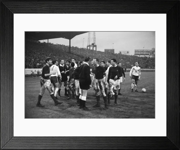Framed Print : Inter Cities Fairs Cup Semi Final Second Leg match at Stamford Bridge Framed Print : Inter Cities Fairs Cup Semi Final Second Leg match at Stamford Bridge