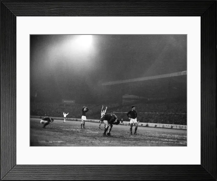 Framed Print : Inter Cities Fairs Cup Semi Final Second Leg match at Stamford Bridge