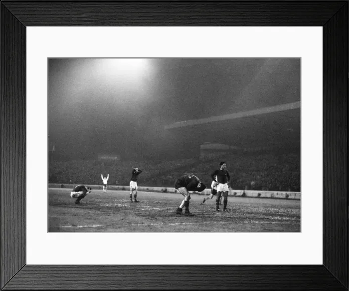 Framed Print : Inter Cities Fairs Cup Semi Final Second Leg match at Stamford Bridge Framed Print : Inter Cities Fairs Cup Semi Final Second Leg match at Stamford Bridge
