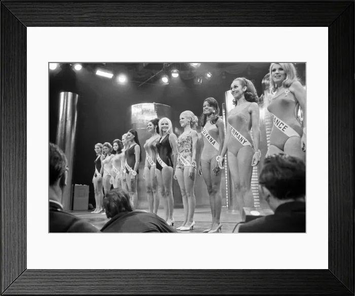 Framed Print : Miss World 1968, held at Lyceum Theatre, London, 14th November 1968 Framed Print : Miss World 1968, held at Lyceum Theatre, London, 14th November 1968