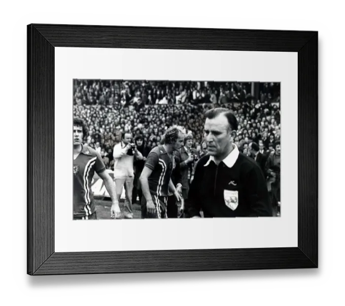 Framed Print : Sport - Football - European Championship quarter-final second-leg - Wales v