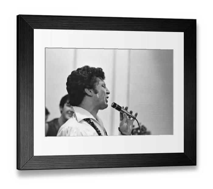 Framed Print : Tom Jones, performing at the Atlantic Ballroom in Woking, 28th February 1965