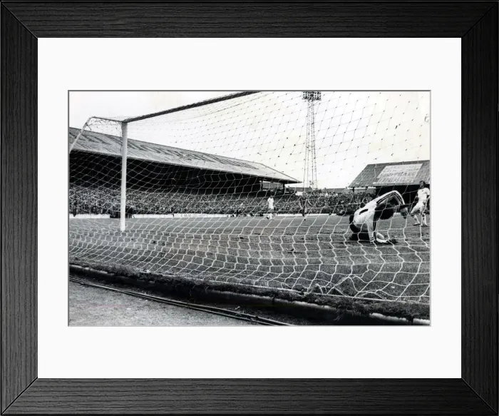 Framed Print : Sport - Football - European Championship quarter-final second-leg - Wales v Framed Print : Sport - Football - European Championship quarter-final second-leg - Wales v