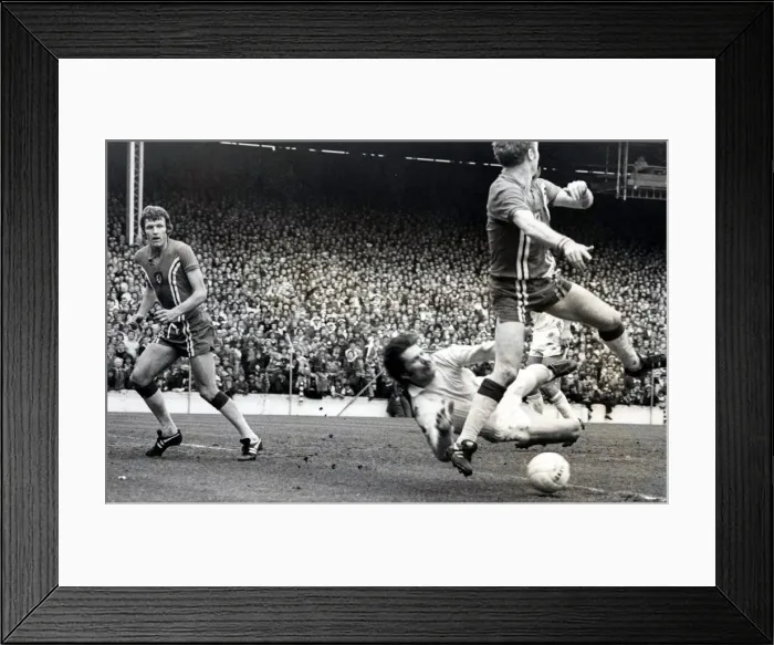 Framed Print : Sport - Football - European Championship quarter-final second-leg - Wales v Framed Print : Sport - Football - European Championship quarter-final second-leg - Wales v