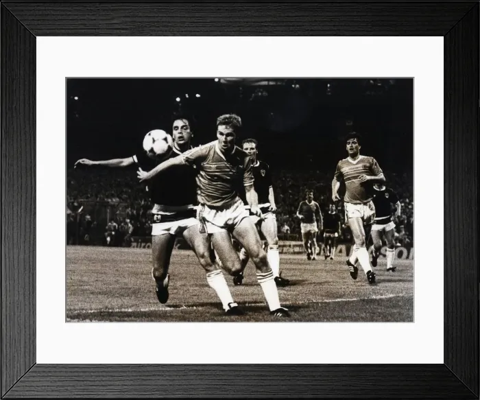 Framed Print : Sport - Football - Wales v Scotland - World Cup Qualifying match - 10th September 1985 Framed Print : Sport - Football - Wales v Scotland - World Cup Qualifying match - 10th September 1985