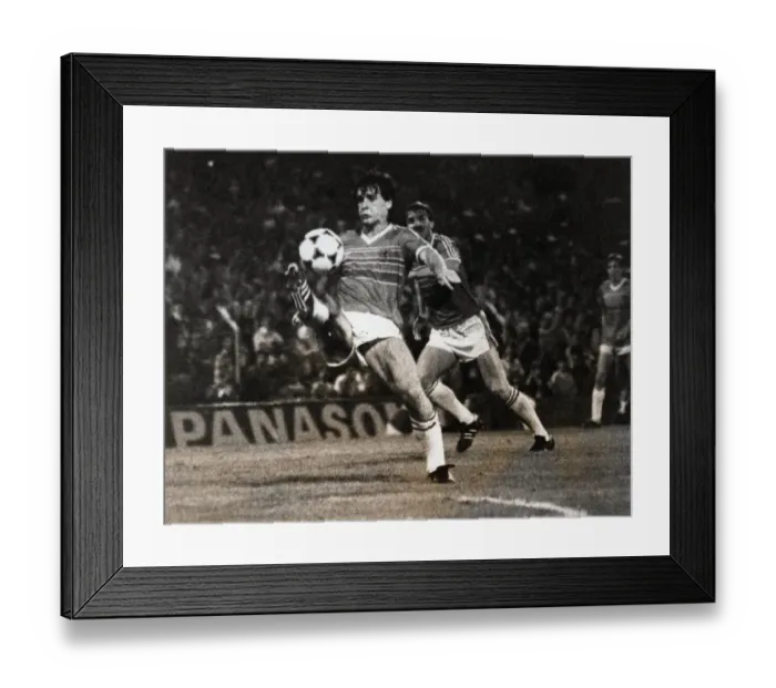 Framed Print : Sport - Football - Wales v Scotland - World Cup Qualifying match - 10th September 1985