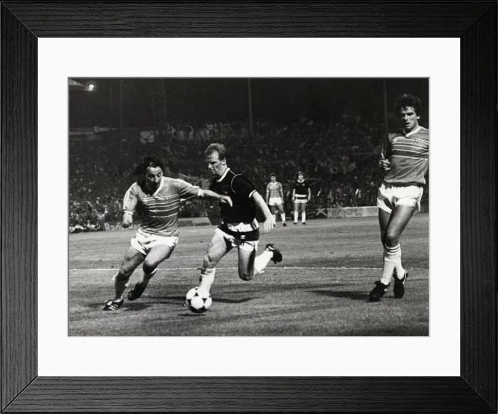 Framed Print : Sport - Football - Wales v Scotland - World Cup Qualifying match - 10th September 1985 Framed Print : Sport - Football - Wales v Scotland - World Cup Qualifying match - 10th September 1985