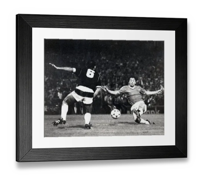 Framed Print : Sport - Football - Wales v Scotland - World Cup Qualifying match - 10th September 1985
