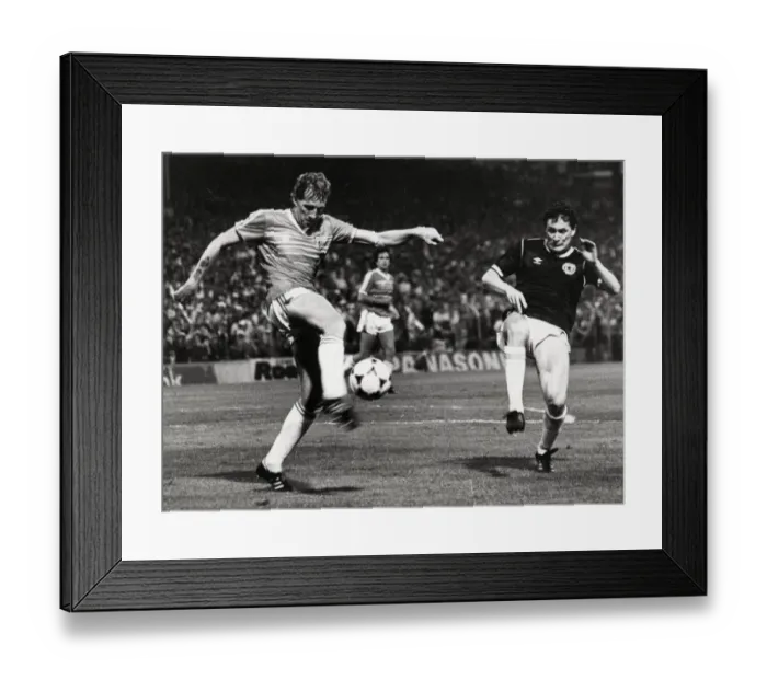 Framed Print : Sport - Football - Wales v Scotland - World Cup Qualifying match - 10th September 1985