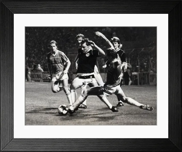 Framed Print : Sport - Football - Wales v Scotland - World Cup Qualifying match - 10th September 1985 Framed Print : Sport - Football - Wales v Scotland - World Cup Qualifying match - 10th September 1985