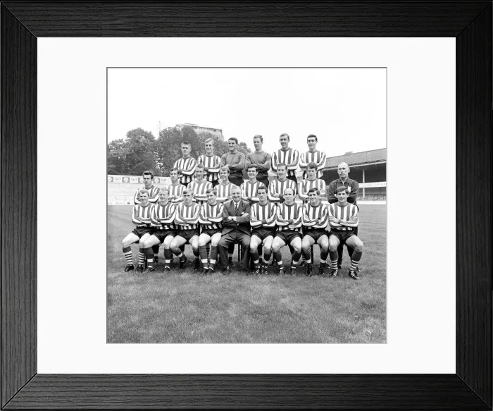 Framed Print : Southampton FC, pre season photo-call, 12th August 1966 Framed Print : Southampton FC, pre season photo-call, 12th August 1966