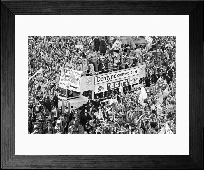 Framed Print : Southampton 1-0 Manchester United. Open Top Parade in Southampton after FA Cup Framed Print : Southampton 1-0 Manchester United. Open Top Parade in Southampton after FA Cup