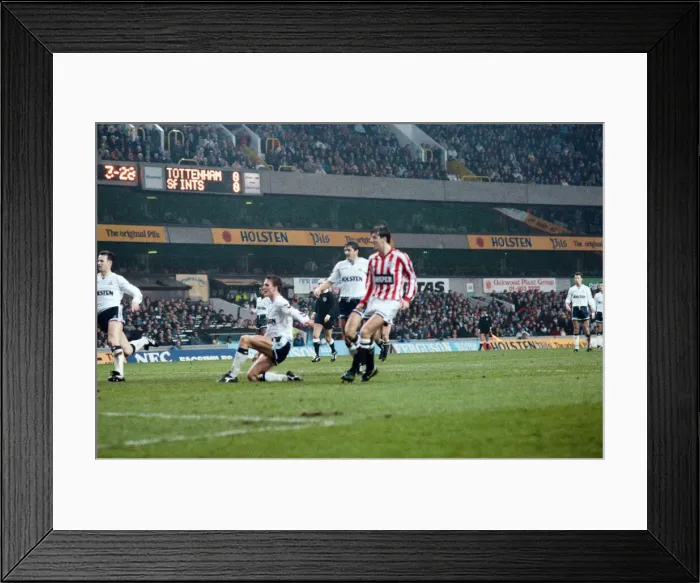 Framed Print : Tottenham Hotspur 1-3 Southampton, FA Cup 3rd Round match at White Hart Lane