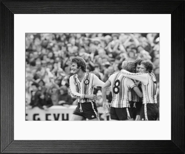 Framed Print : Southampton 2-2 Bolton. League match at The Dell. Saturday 22nd October 1977