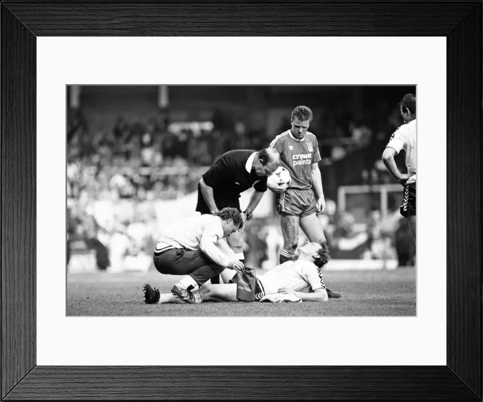 Framed Print : Liverpool 1-1 Southampton. League match at Anfield. Monday 2nd May 1988