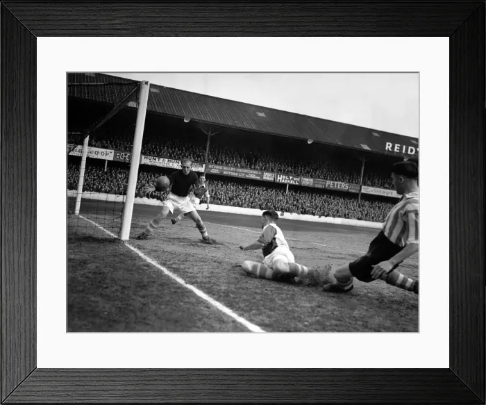 Framed Print : Southampton 2-1 Blackburn Rovers. League match at The Dell Framed Print : Southampton 2-1 Blackburn Rovers. League match at The Dell