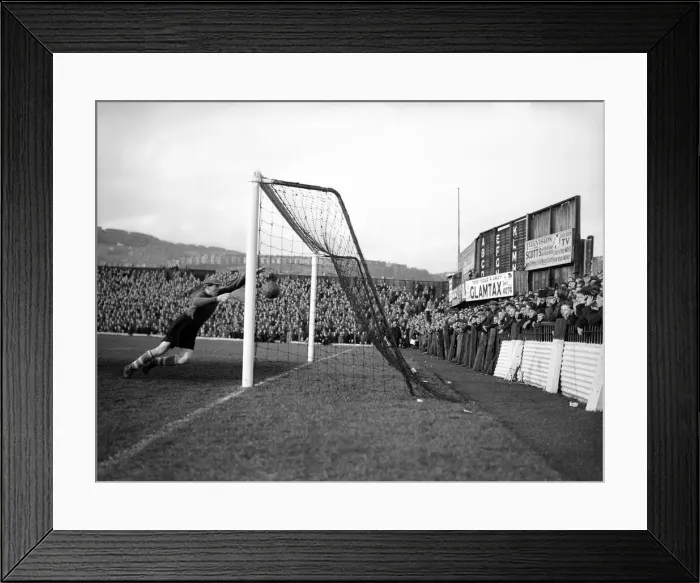 Framed Print : Swansea 1-2 Southampton, League match, Saturday 25th October 1952