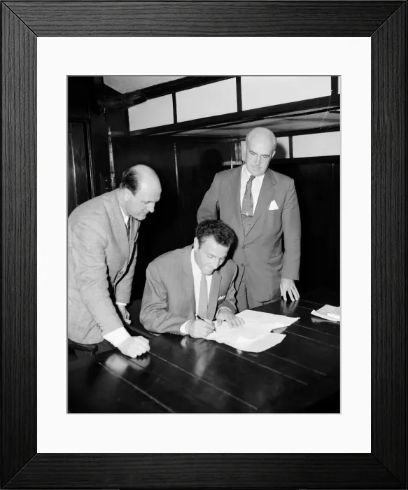 Framed Print : Footballer Mark Lazarus signs for Wolverhampton Wanderers watched his new manager Stan