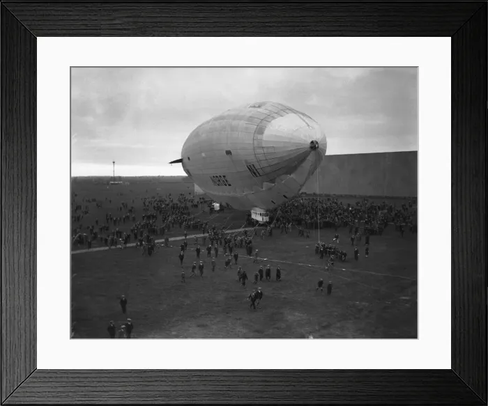Framed Print : The Italian-built airship Norge, piloted by Colonel Umberto Nobile
