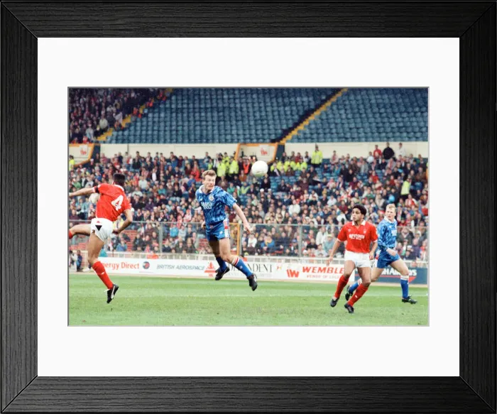 Framed Print : Nottingham Forest 3-2 Southampton, Zenith Data Systems Cup Final at Wembley Stadium Framed Print : Nottingham Forest 3-2 Southampton, Zenith Data Systems Cup Final at Wembley Stadium
