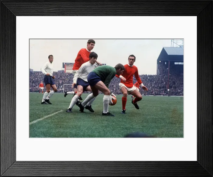 Framed Print : FA Charity Shield match at Old Trafford. Manchester United 3 v Tottenham Hotspur 3 Framed Print : FA Charity Shield match at Old Trafford. Manchester United 3 v Tottenham Hotspur 3