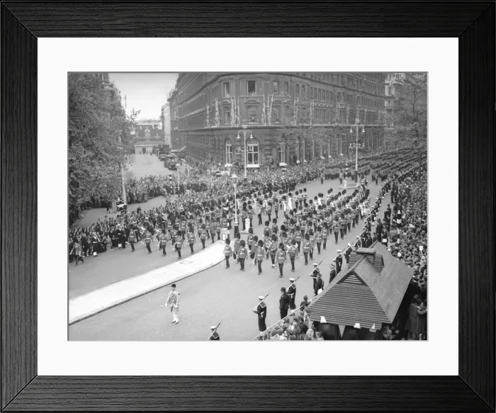 Framed Print : The Band and Corps of Drums of the Welsh and Irish Guards march down Northumberland Framed Print : The Band and Corps of Drums of the Welsh and Irish Guards march down Northumberland
