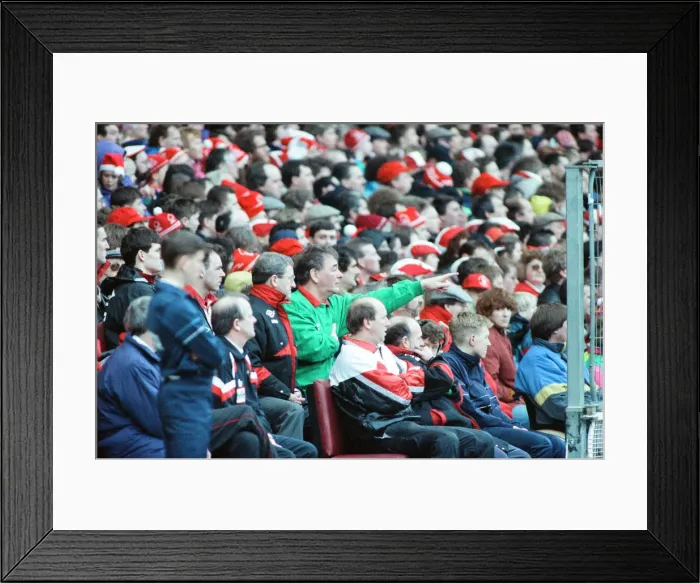 Framed Print : Nottingham Forest 3-2 Southampton, Zenith Data Systems Cup Final at Wembley Stadium Framed Print : Nottingham Forest 3-2 Southampton, Zenith Data Systems Cup Final at Wembley Stadium