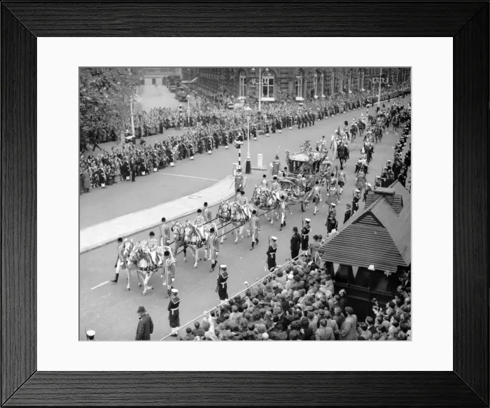 Framed Print : The Queen and the Duke of Edinburgh in the gold state coach in Northumberland Avenue as