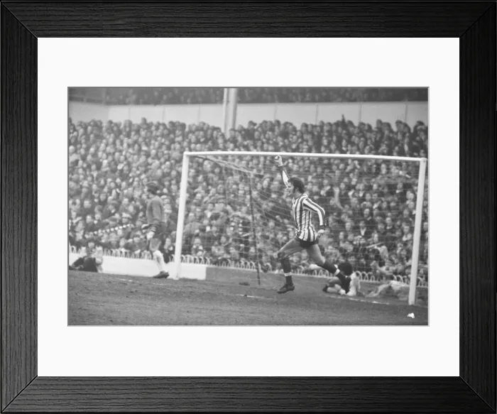 Framed Print : Tottenham v Southhampton. Leauge match 16th Jan 1971 Mick Channon scores goal