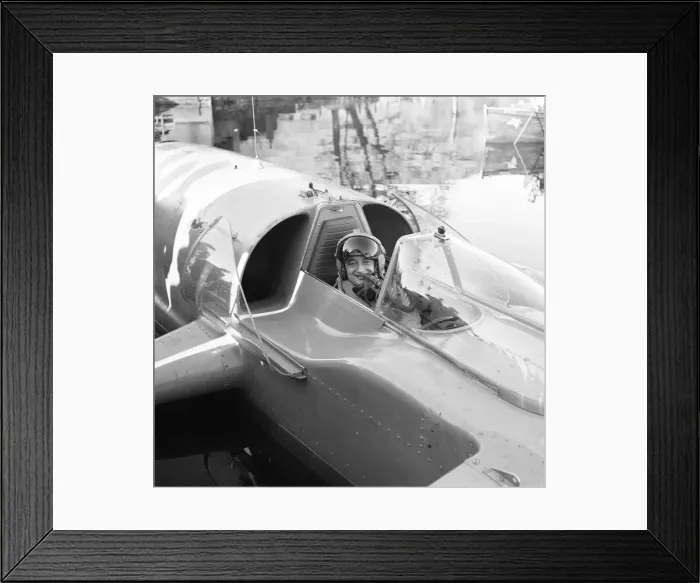 Framed Print : Donald Campbell, at Coniston Water, 7th November 1957. Donald Campbell Framed Print : Donald Campbell, at Coniston Water, 7th November 1957. Donald Campbell