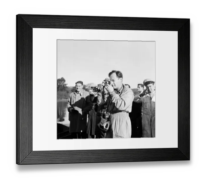 Framed Print : Donald Campbell, at Coniston Water, 7th November 1957. Donald Campbell