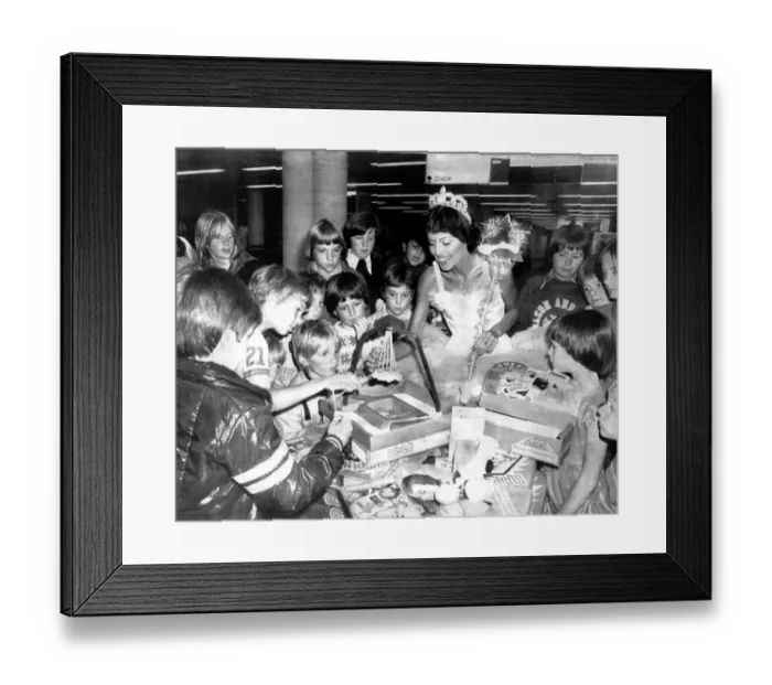 Framed Print : A glittering fairey queen dropped into Gatwick Airport and cheered many holidaymakers Framed Print : A glittering fairey queen dropped into Gatwick Airport and cheered many holidaymakers