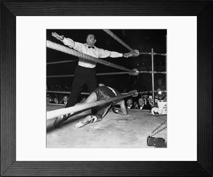 Framed Print : World Heavyweight Championship fight between Muhammad Ali and Brian London at Earls Court Framed Print : World Heavyweight Championship fight between Muhammad Ali and Brian London at Earls Court