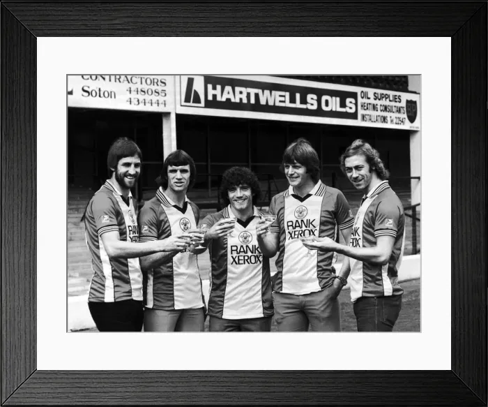 Framed Print : Southampton FC Photocall to announce new sponsorship with Rank Xerox, 22nd December 1980 Framed Print : Southampton FC Photocall to announce new sponsorship with Rank Xerox, 22nd December 1980