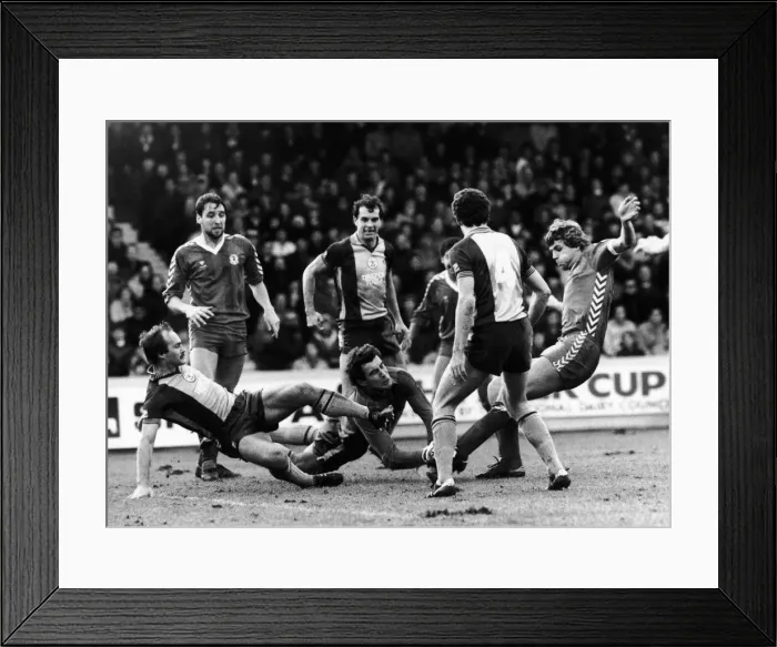 Framed Print : Leyton Orient 0-2 Southampton, FA Cup 4th round tie, Saturday 26th January 1985 Framed Print : Leyton Orient 0-2 Southampton, FA Cup 4th round tie, Saturday 26th January 1985