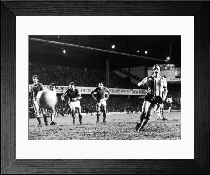 Framed Print : Southampton 2-1 Anderlecht, European Cup Winners Cup 2nd leg match at The Dell