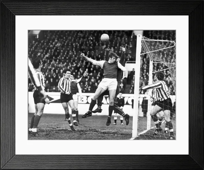 Framed Print : Sheffield Wednesday 0-0 Southampton, league match, Saturday 28th December 1968 Framed Print : Sheffield Wednesday 0-0 Southampton, league match, Saturday 28th December 1968
