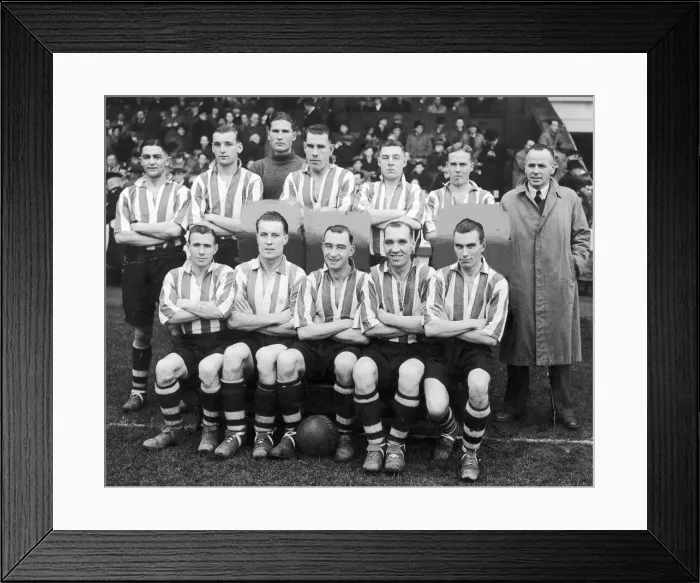 Framed Print : Southampton Football Club, Players and Manager, 23rd December 1947. Seated L2R Framed Print : Southampton Football Club, Players and Manager, 23rd December 1947. Seated L2R