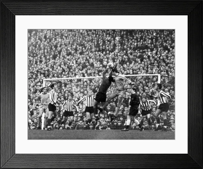Framed Print : Wolverhampton 2-0 Southampton, league match, Saturday 2nd December 1967