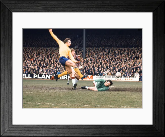 Framed Print : English League Division One match at Selhurst Park. Crystal Palace 0 v Arsenal 2