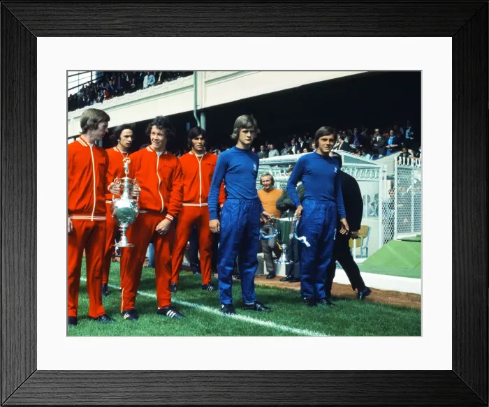 Framed Print : English League Division One match at Highbury. Arsenal 3 v Chelsea 0 Framed Print : English League Division One match at Highbury. Arsenal 3 v Chelsea 0