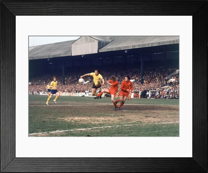 Framed Print : FA CUP 6th round at Brisbane Road Leyton Orient FC 0 v Arsenal 1