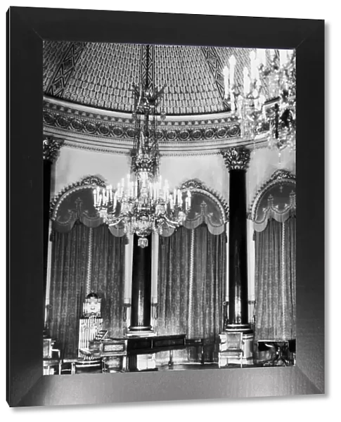 Interior view of Buckingham Palace showing the Music Room, circa 1960
