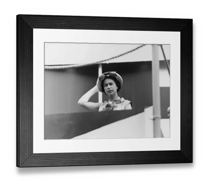 Framed Print : Her Majesty Queen Elizabeth II holding her hat during the Royal tour of Canada Framed Print : Her Majesty Queen Elizabeth II holding her hat during the Royal tour of Canada
