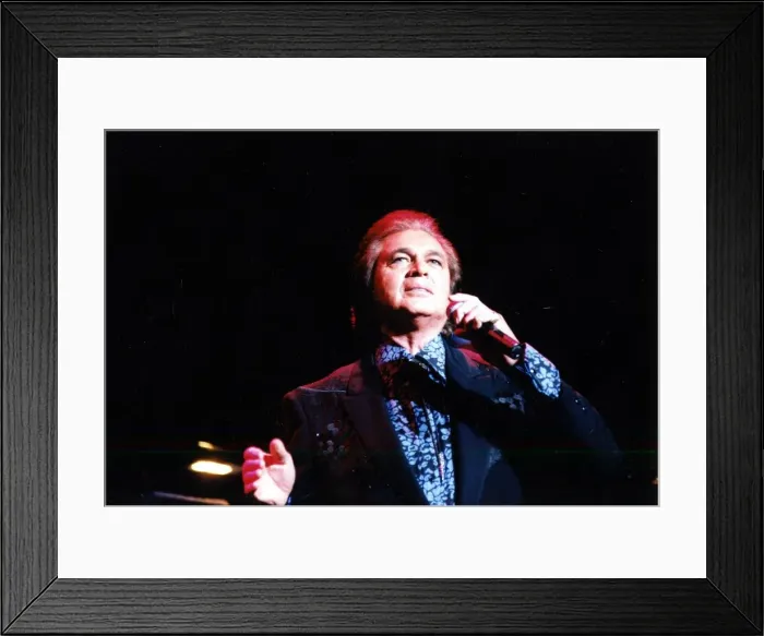 Framed Print : Pop singer Engelbert Humperdinck in concert in Cardiff - 8th February 1998