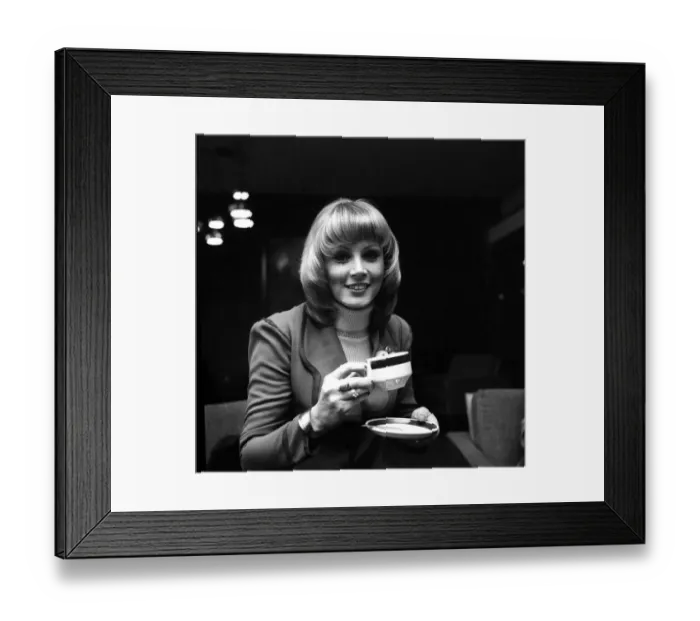 Framed Print : Miss World, Belinda Green during a fashion shoot for the Evening Chronicle on a visit to